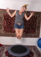 44 Year Old Courtney Smith From Allover30 Streatching Her Pussy